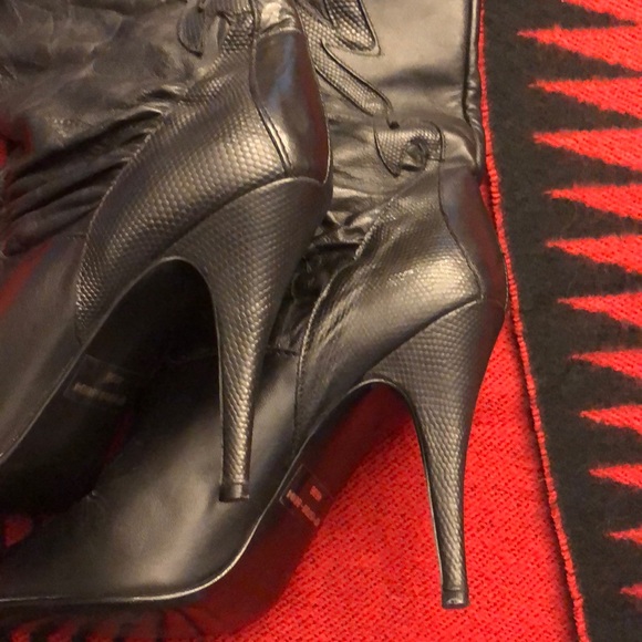 Sexy Black Stiletto Boots - Picture 4 of 13